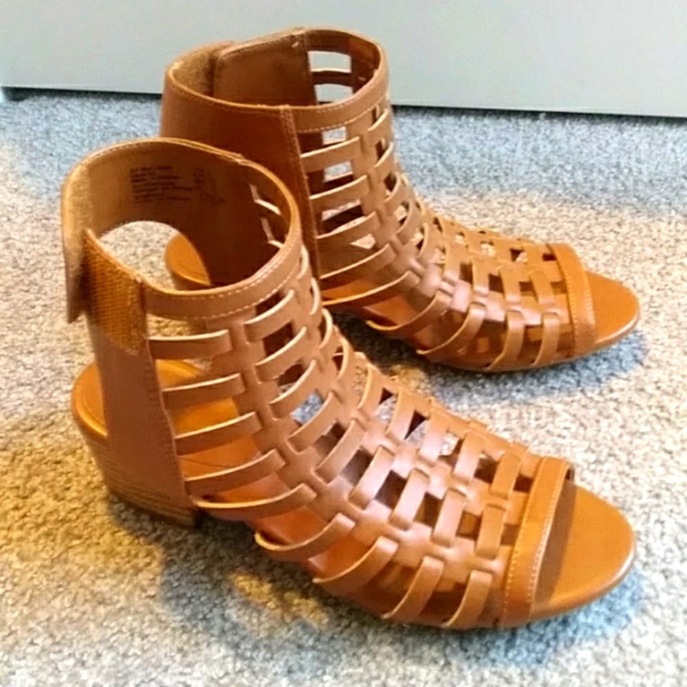 American Eagle, size 3, brown, stylish sandals